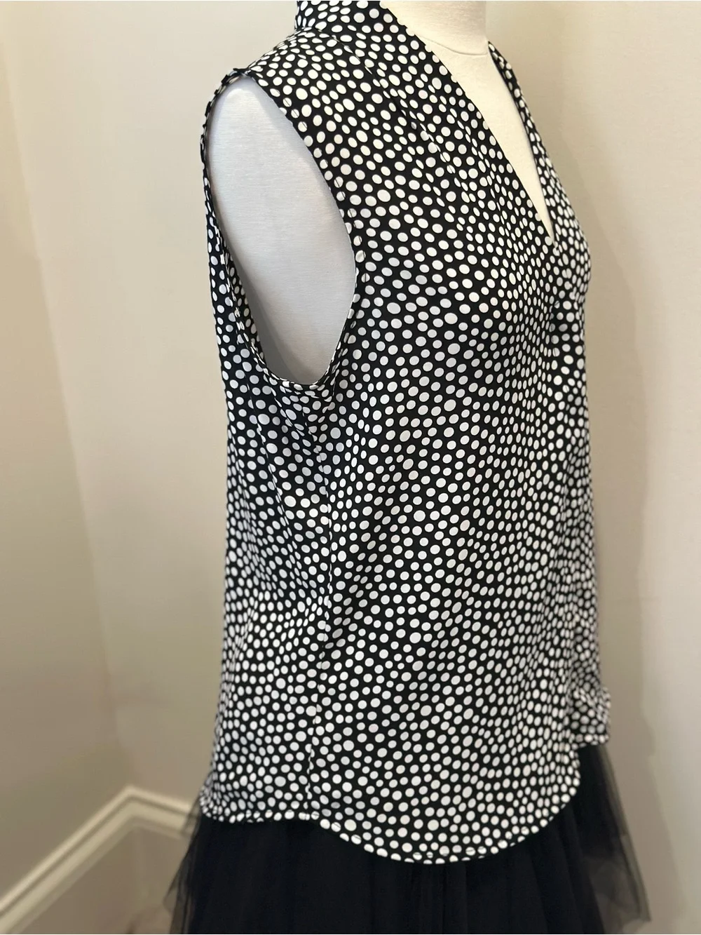 Nordstrom Rack NWT Black White Polka Dot Sleeveless Blouse Size M - Picture 7 of 7